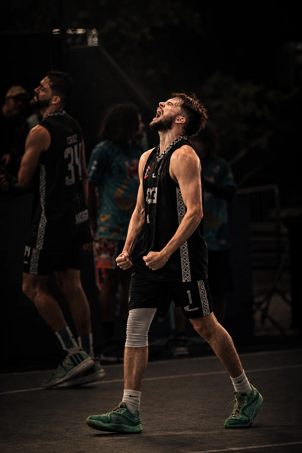 Atleta Ed do BPA 3x3 comemorando em quadra
